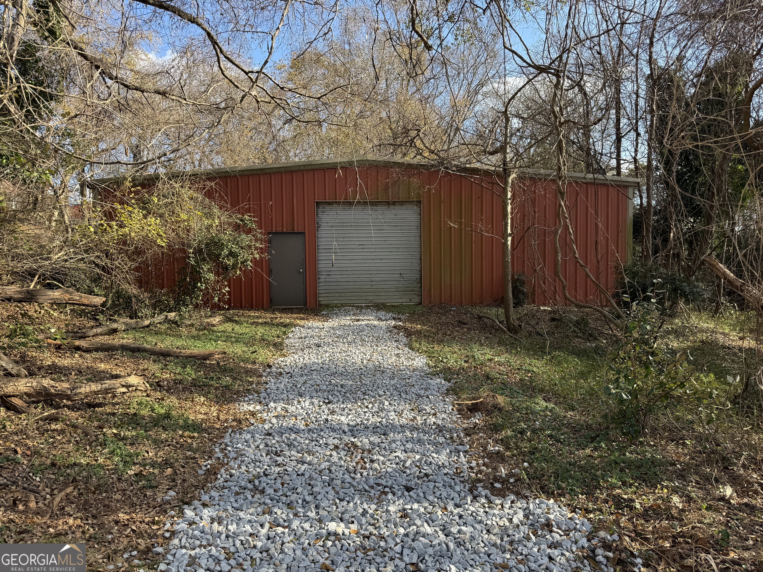 37 West Church Street Elberton, GA 30635 - Photo 2 of 37 a view of a backyard of the house