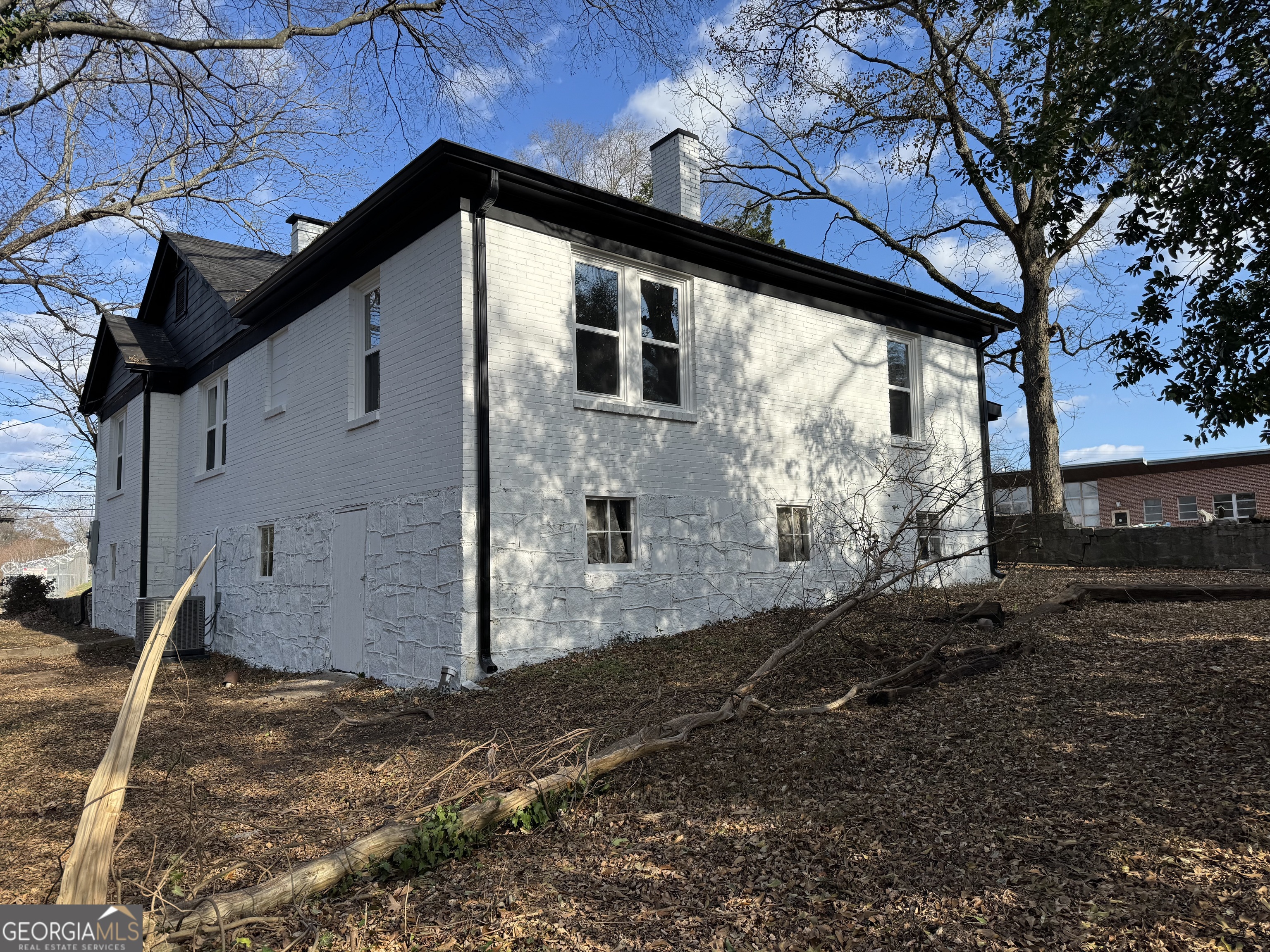 37 West Church Street Elberton, GA 30635 - Photo 5 of 37 a backyard of a house