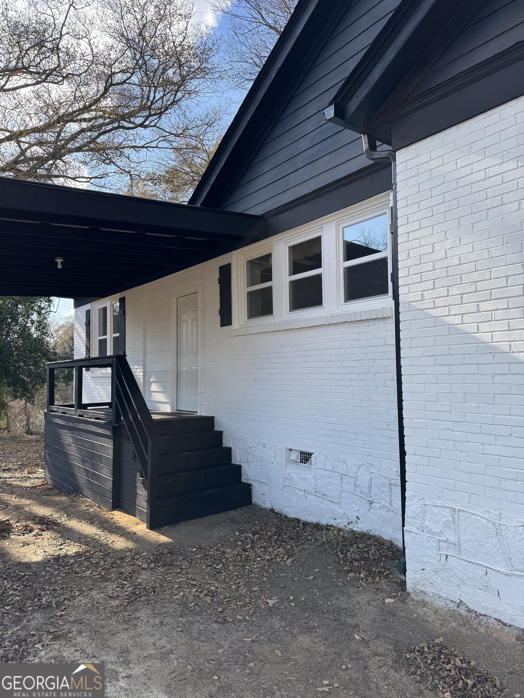 37 West Church Street Elberton, GA 30635 - Photo 8 of 37 a view of entryway