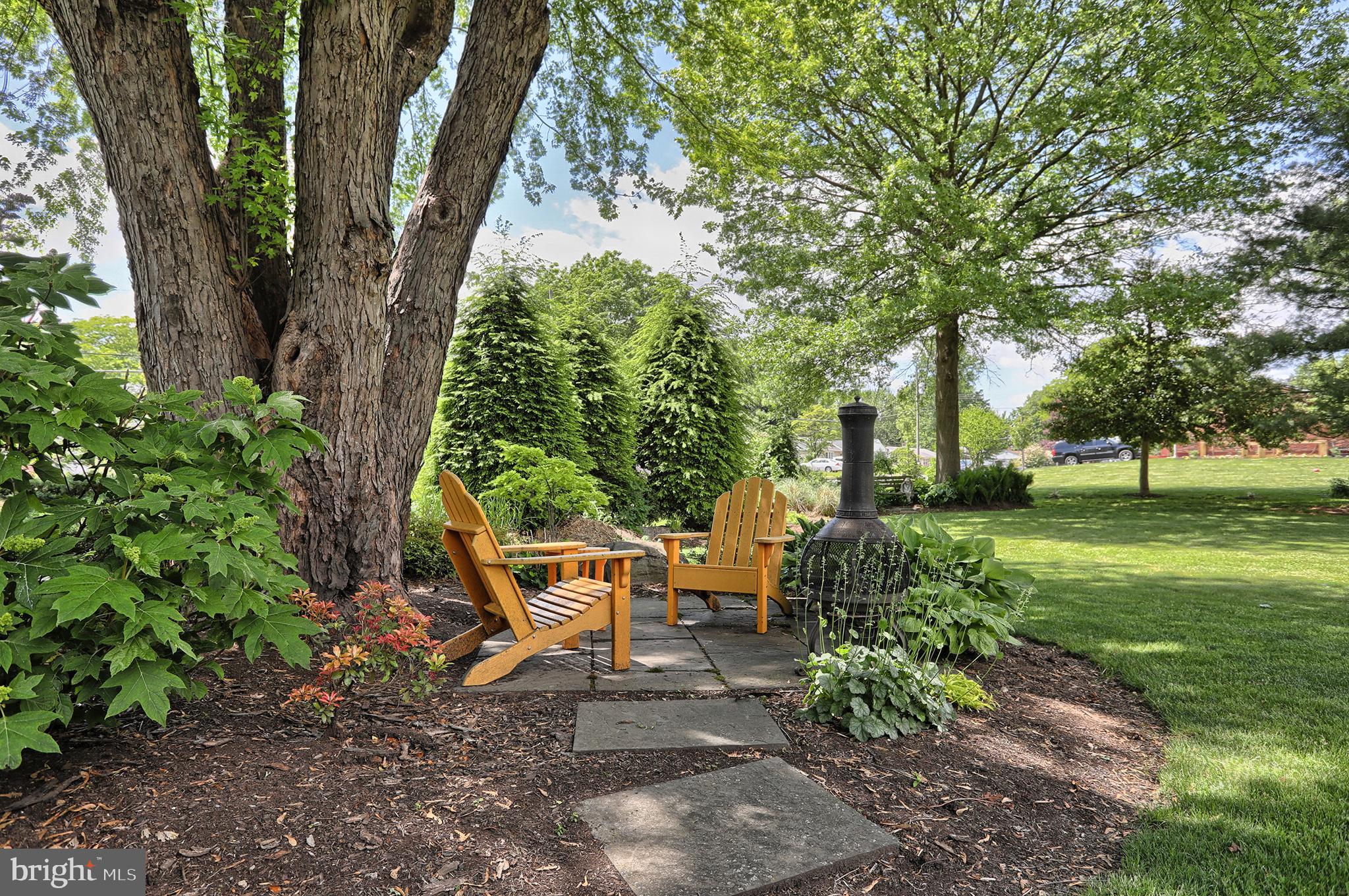 601 East Evergreen Road Lebanon, PA 17042 - Photo 3 of 51 Over half acre w extensive landscaping