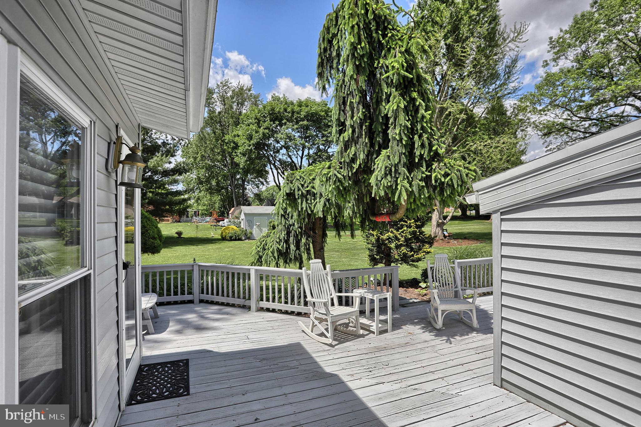 601 East Evergreen Road Lebanon, PA 17042 - Photo 38 of 51 Custom deck w sitting areas (10x12+19x11+11x12)