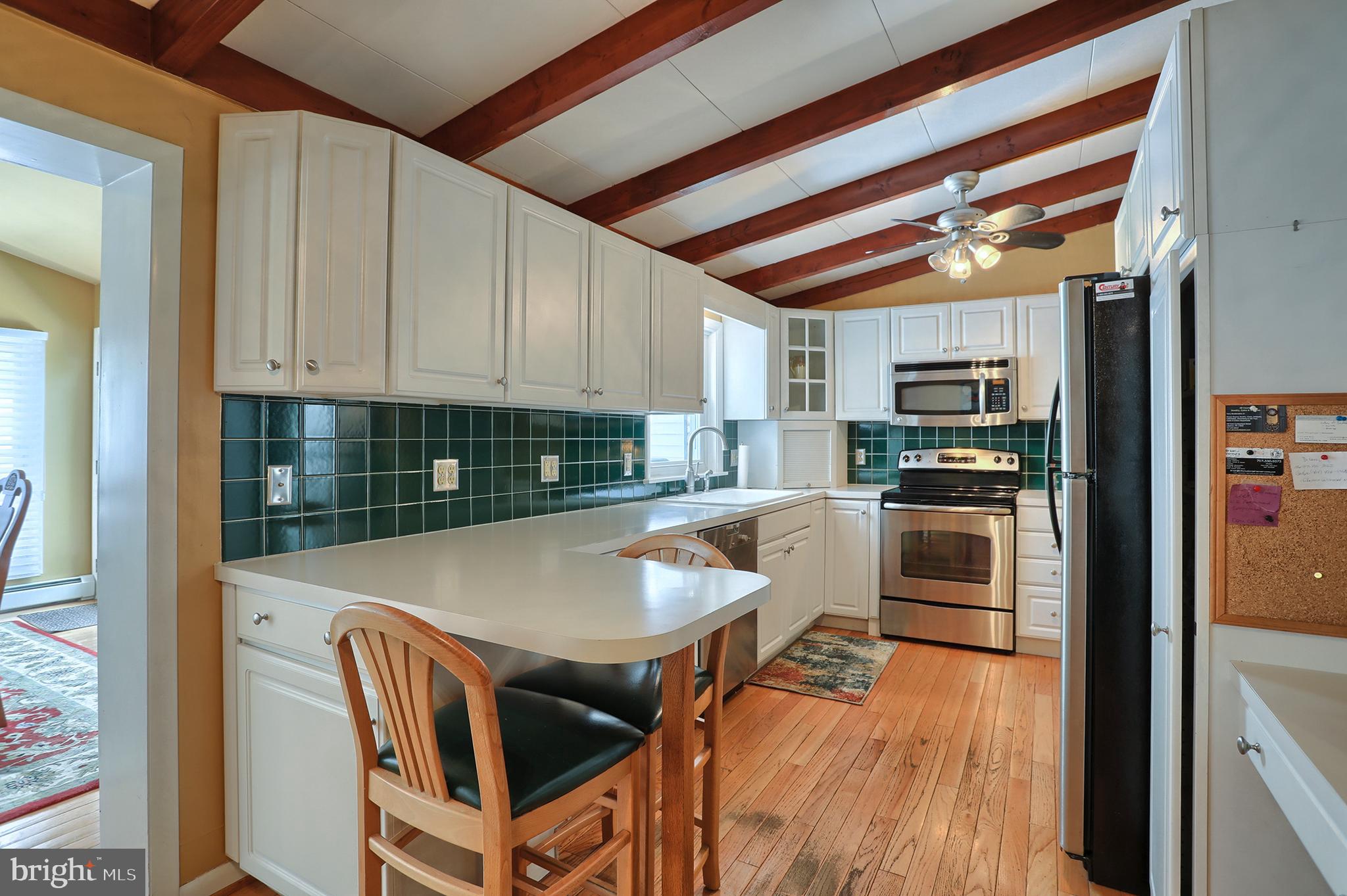 601 East Evergreen Road Lebanon, PA 17042 - Photo 10 of 51 Cathedral ceilings! Hardwood floors.
