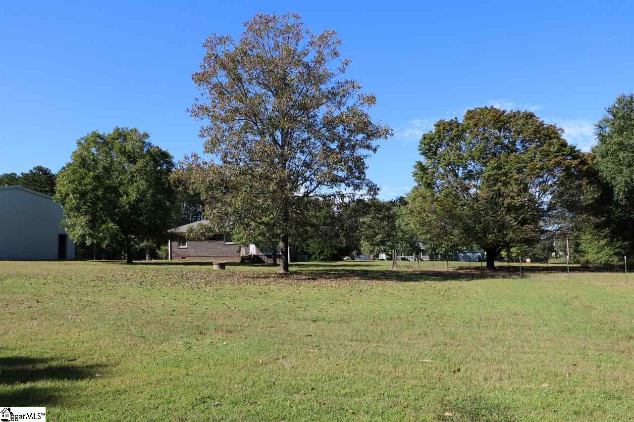 2422 Holiday Road Greer, SC 29651 - Photo 2 of 12