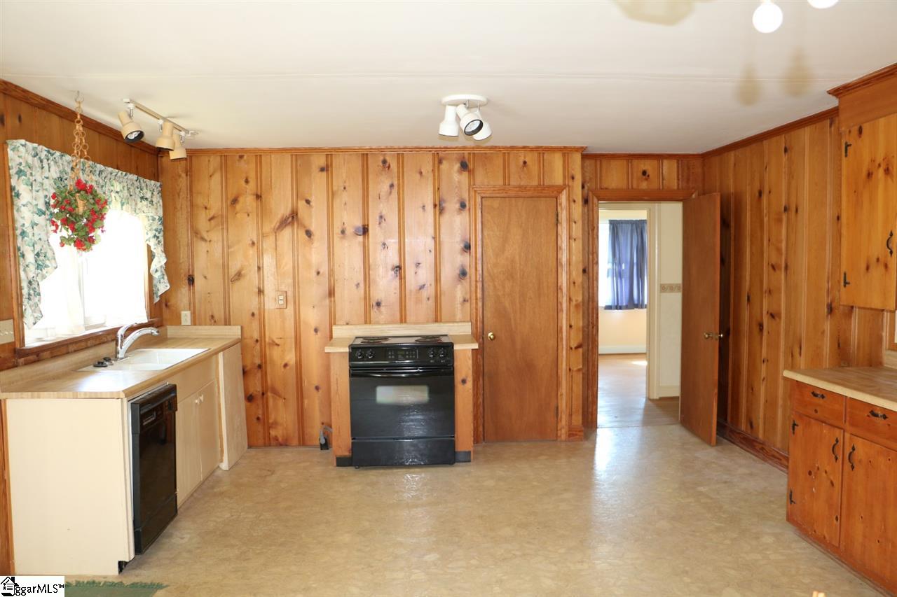 2422 Holiday Road Greer, SC 29651 - Photo 7 of 12