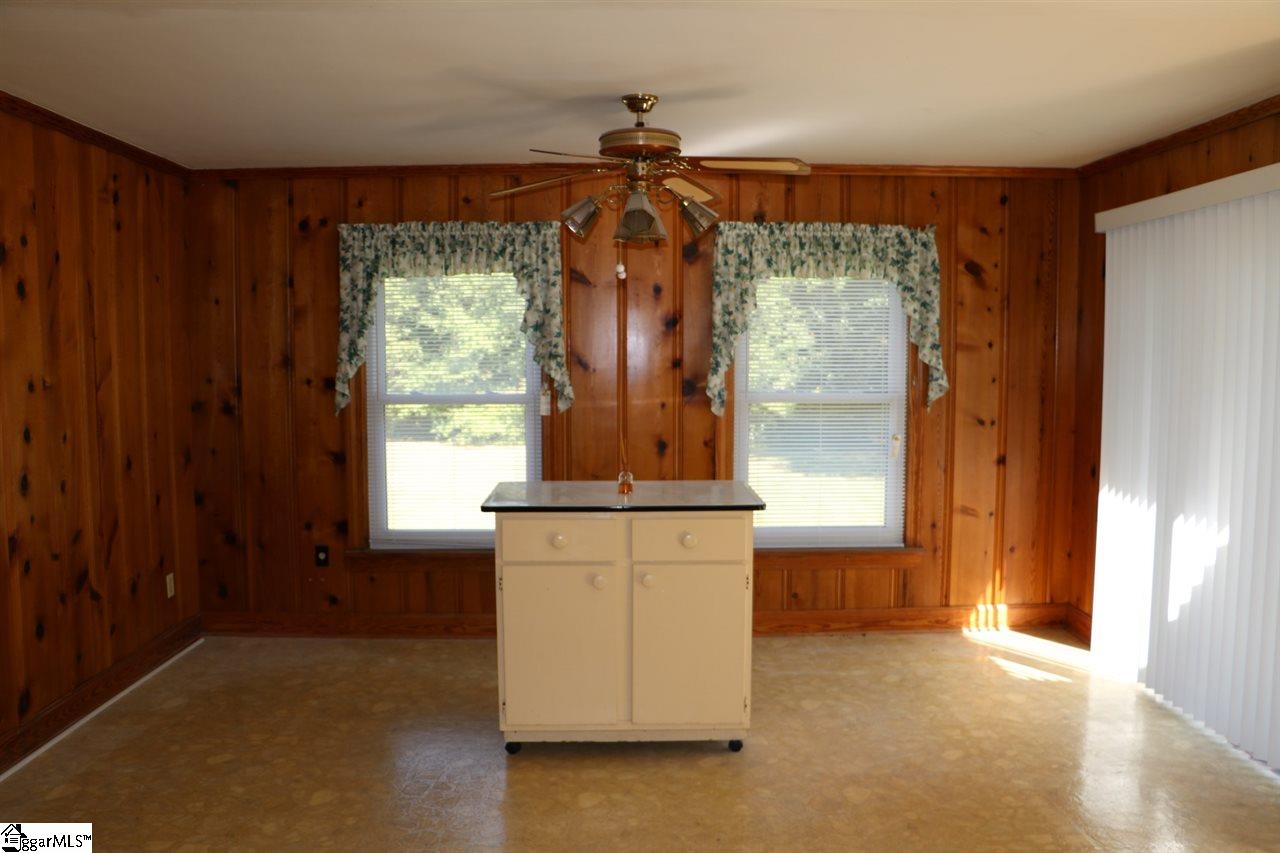 2422 Holiday Road Greer, SC 29651 - Photo 8 of 12
