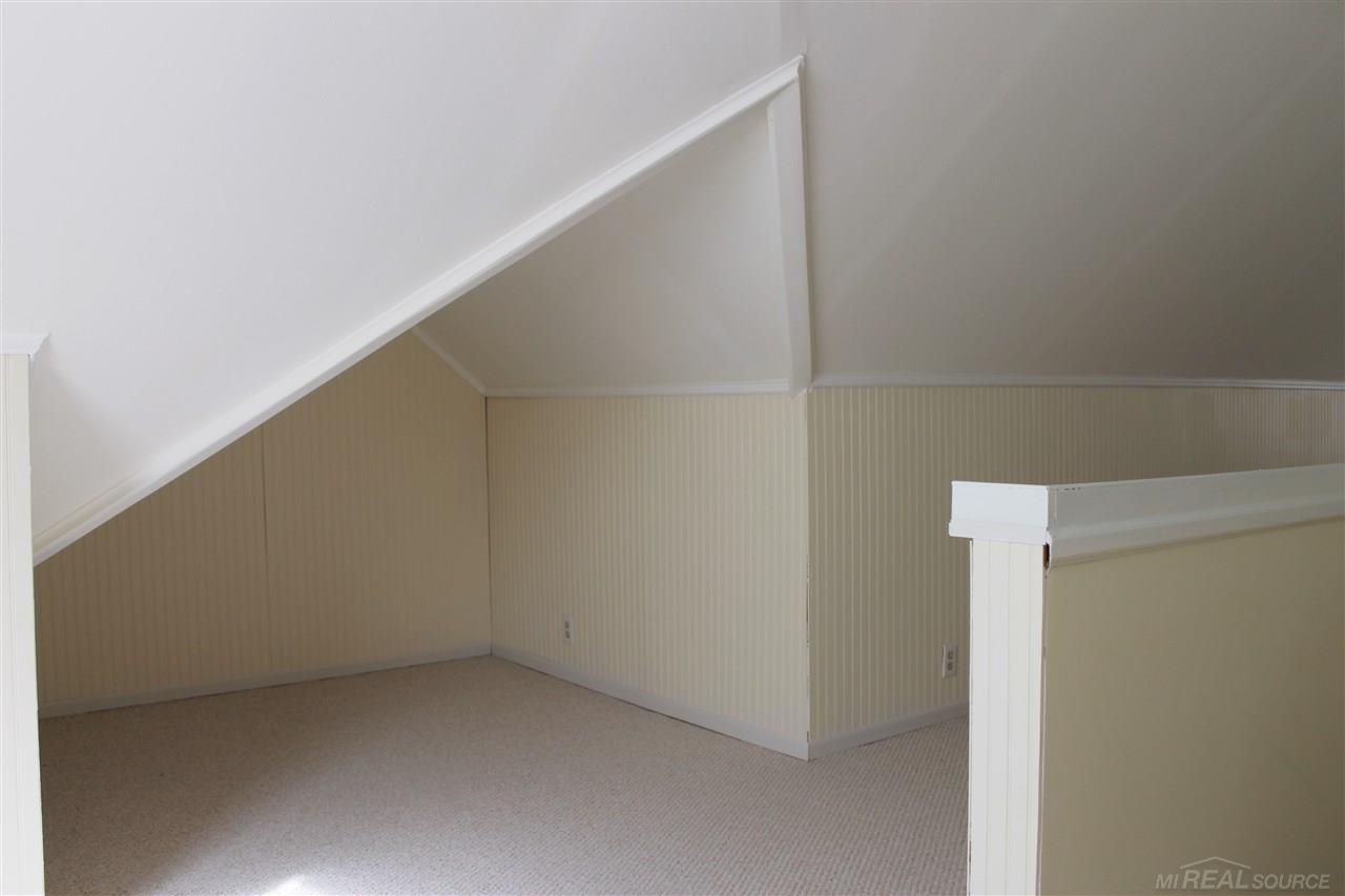1071 Hampton Road Grosse Pointe Woods, MI 48236 - Photo 21 of 30