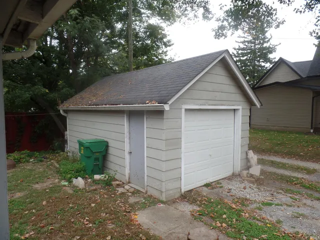 $69,900 | 266 West Spring Street, Bloomfield, IN 47424