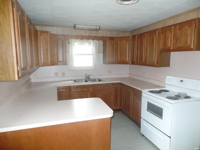 $69,900 | 266 West Spring Street, Bloomfield, IN 47424