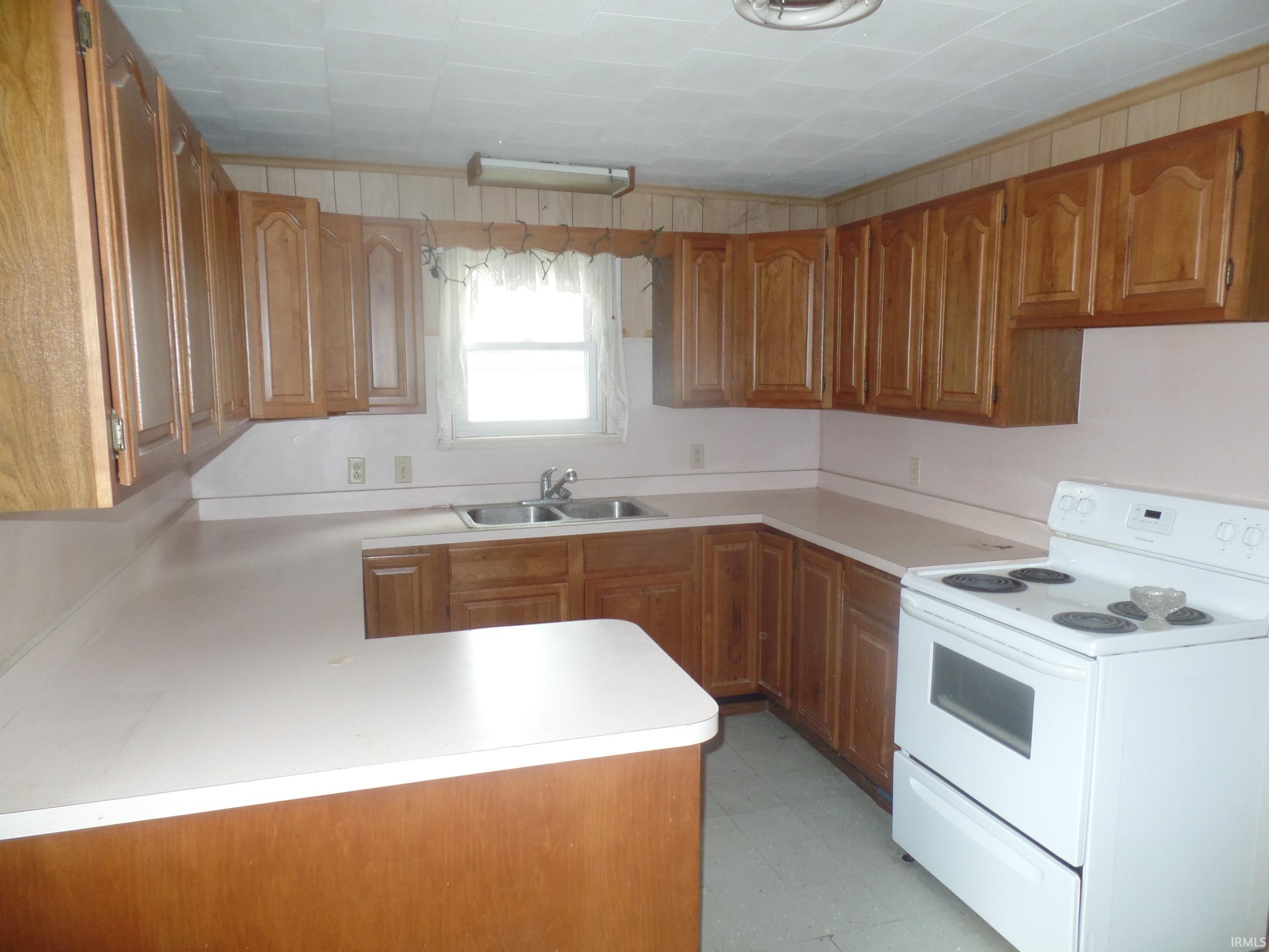 266 West Spring Street Bloomfield, IN 47424 - Photo 4 of 15 Gallery Image 4