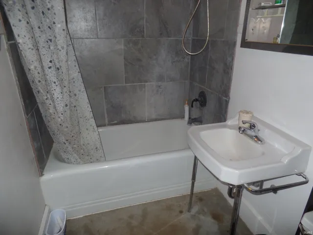 $69,900 | 266 West Spring Street, Bloomfield, IN 47424