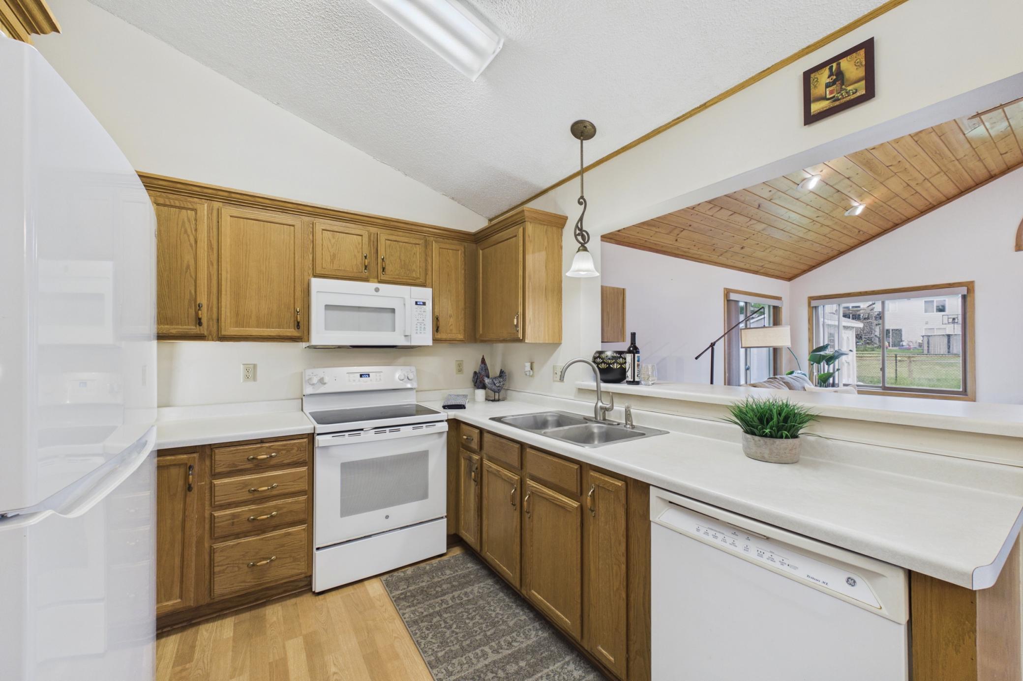 9176 Sierra Road Woodbury, MN 55125 - Photo 8 of 36