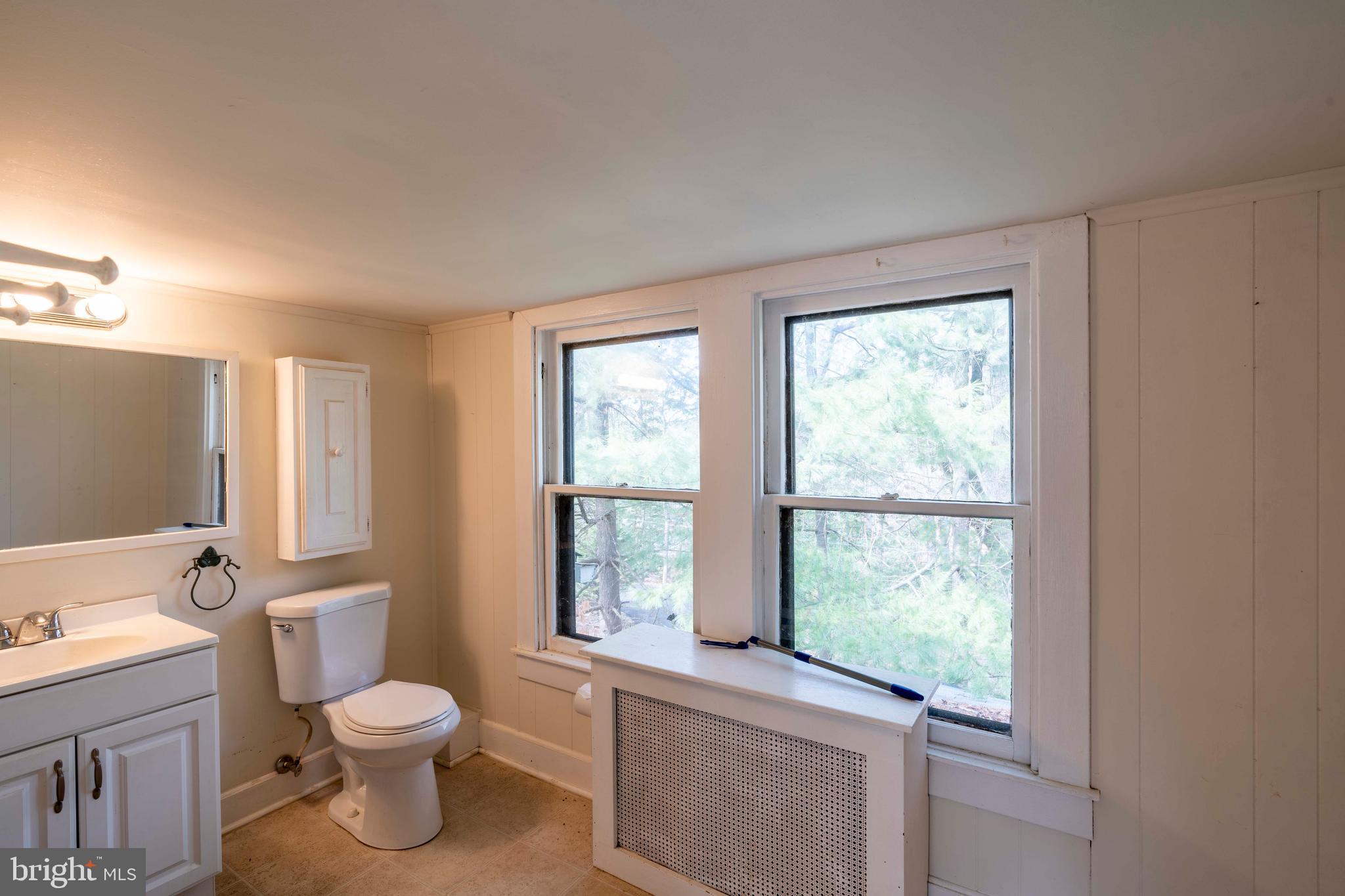 103 Wallace Manor Road Edgewater, MD 21037 - Photo 13 of 15 2nd floor full bathroom