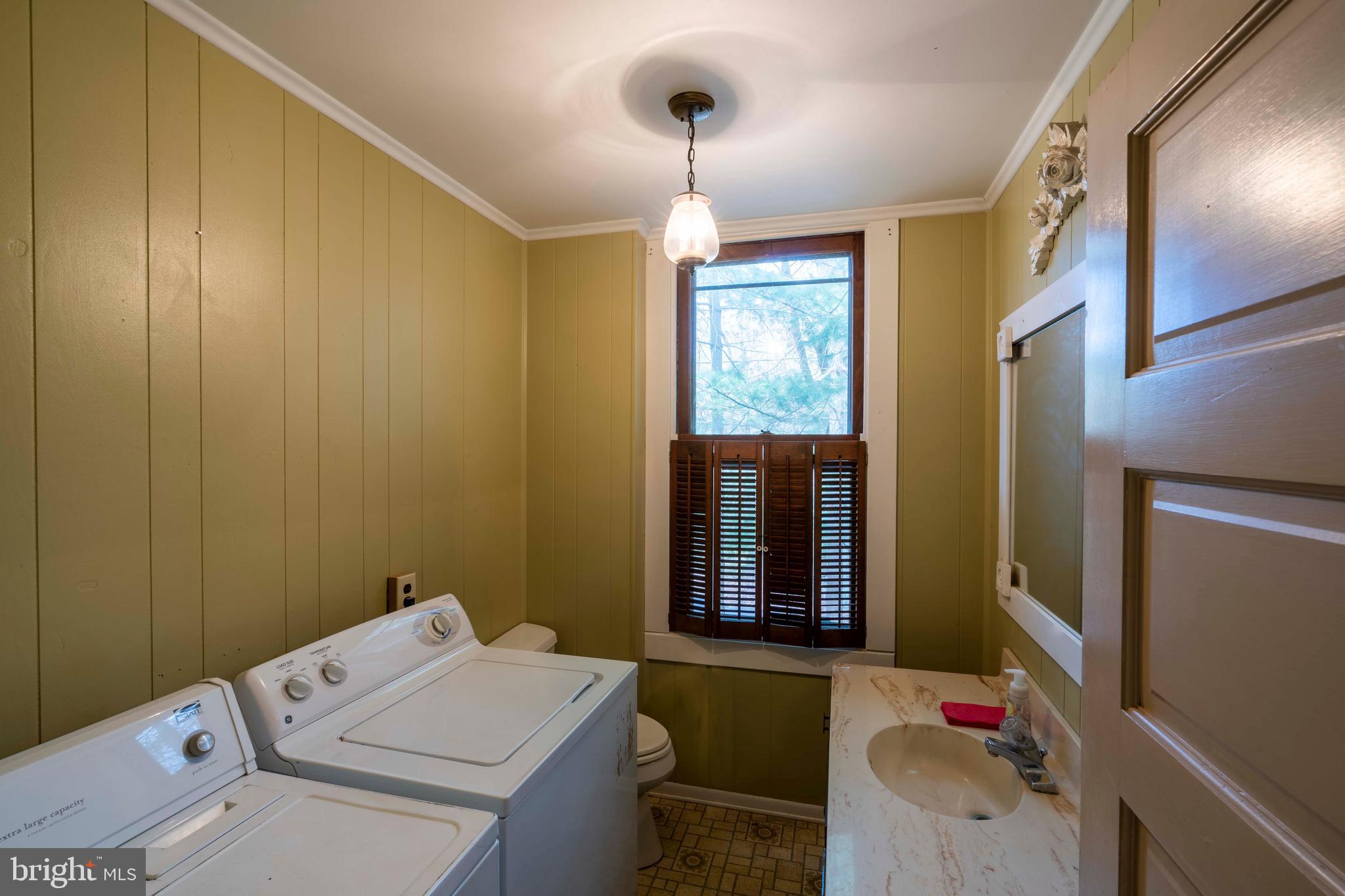 103 Wallace Manor Road Edgewater, MD 21037 - Photo 15 of 15 Main level powder room/laundry room
