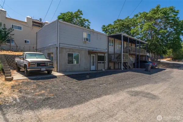 a view of a car park in front of house