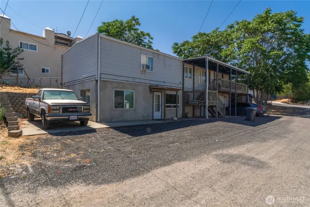 a view of a car park in front of house