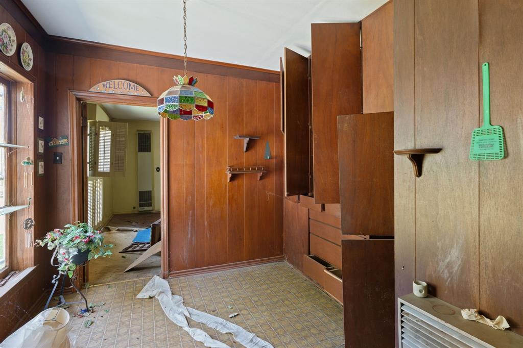 260 South Main Street Detroit, TX 75436 - Photo 7 of 20 a view of a hallway with dining area and glass door