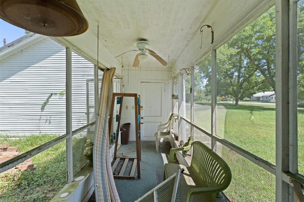 260 South Main Street Detroit, TX 75436 - Photo 10 of 20 a view of balcony with furniture