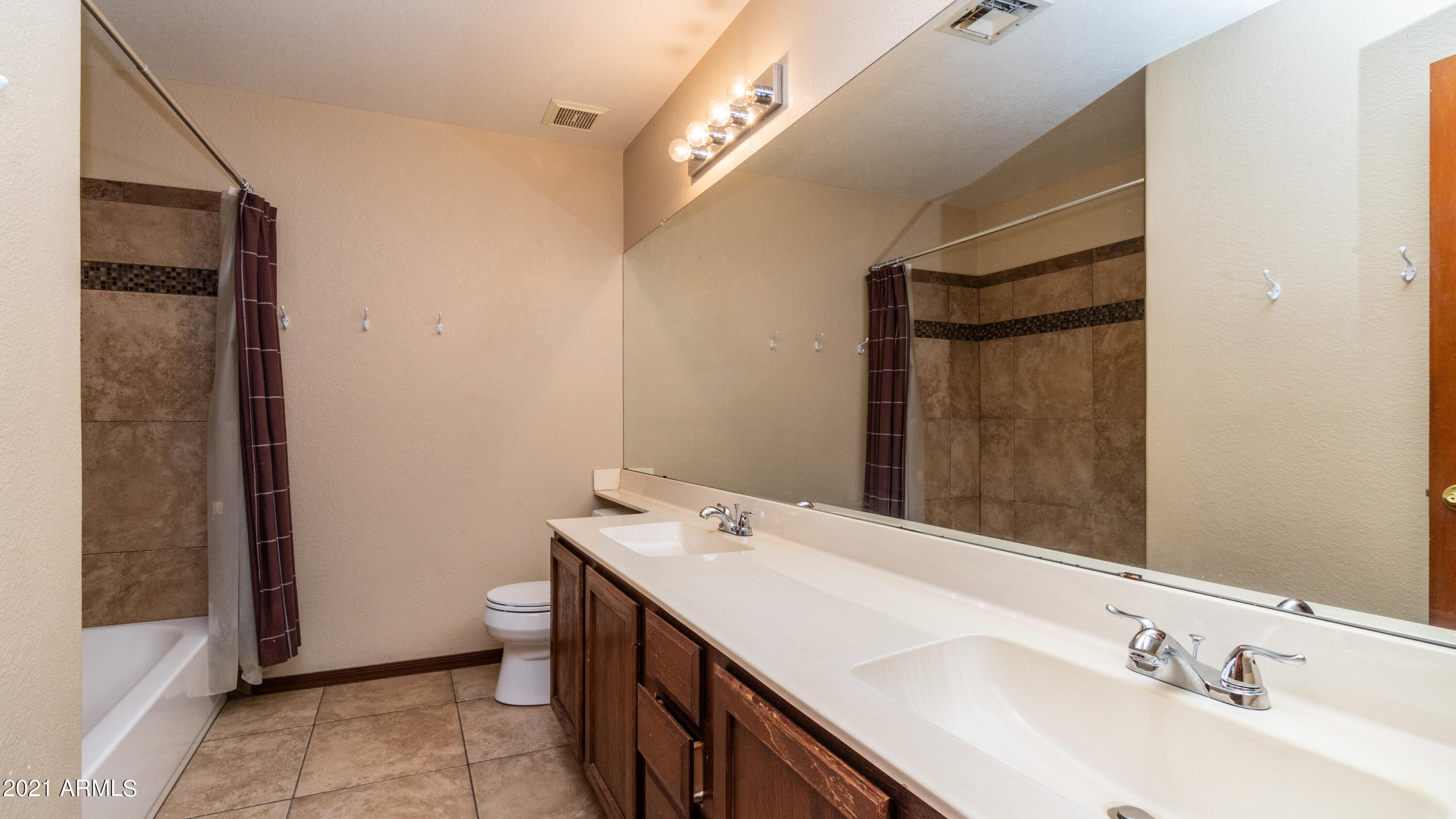1831 East Colt Road Tempe, AZ 85284 - Photo 33 of 55 Upstairs_Guest Bath