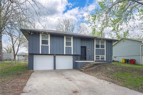 $249,900 | 107 Baker Street, Buckner, MO 64016