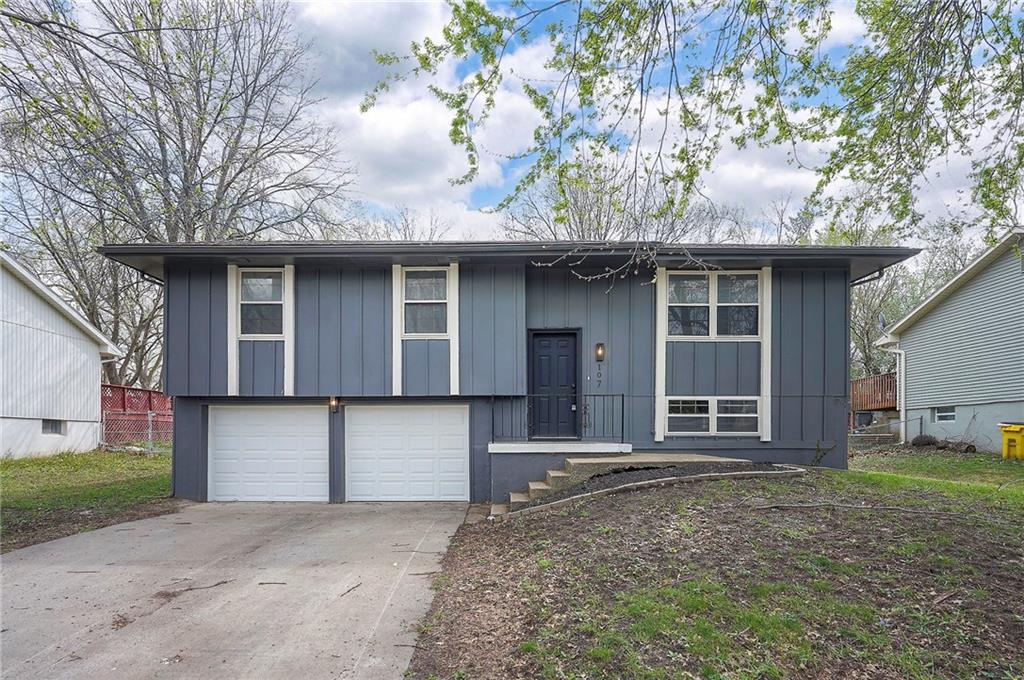 107 Baker Street Buckner, MO 64016 - Photo 2 of 37