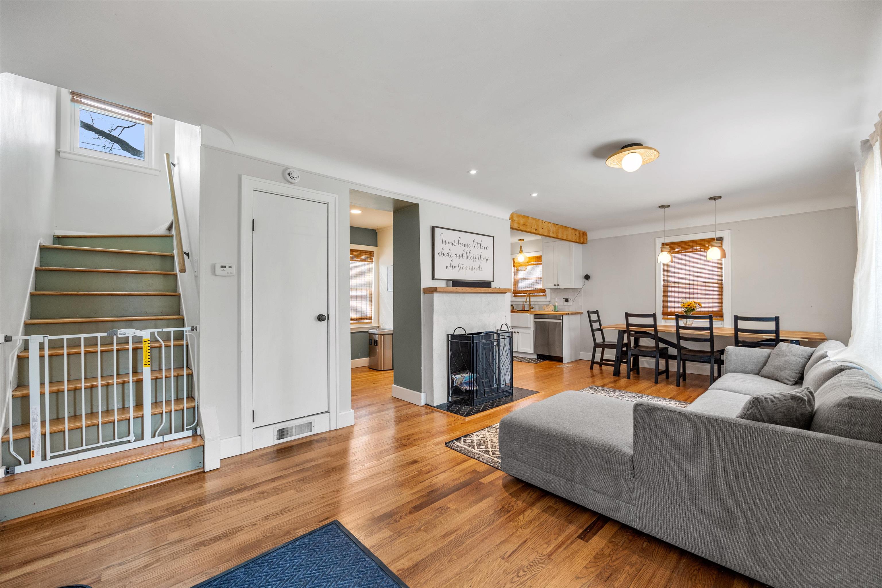 2209 Hampton Road Grosse Pointe Woods, MI 48236 - Photo 13 of 29