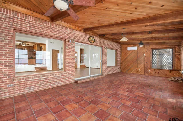 a view of an entrance of the house