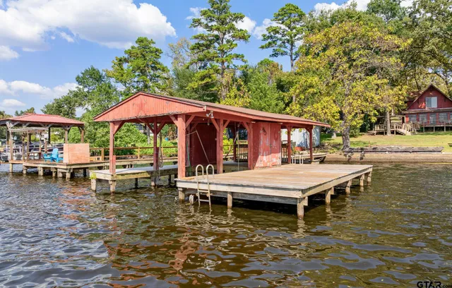 a view of a dinning table and chairs in the patio