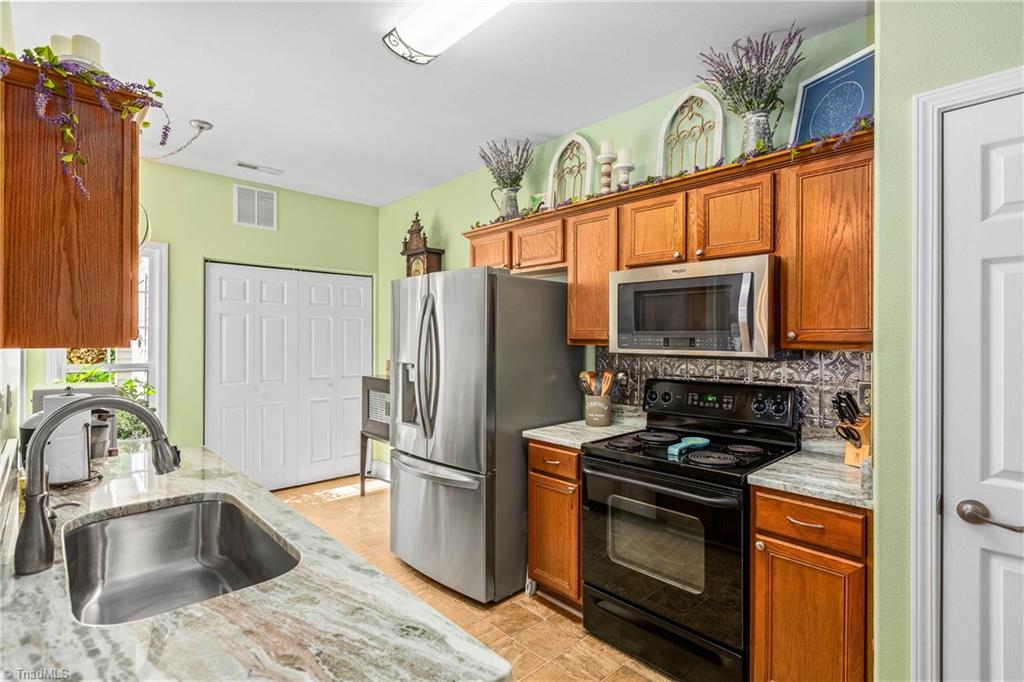 5780 Fox Ridge Lane Winston-Salem, NC 27104 - Photo 12 of 35 Living