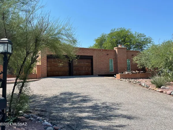 $2,600 | 5830 East Calle Del Ciervo, Tucson, AZ 85750