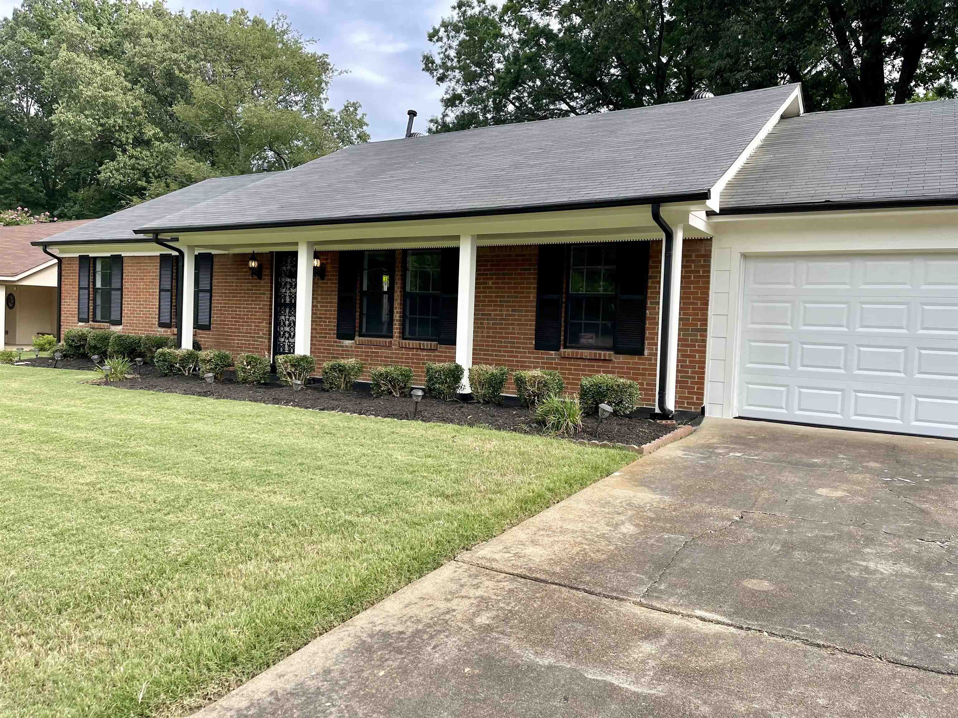 6384 Althorne Road Bartlett, TN 38134 - Photo 33 of 34 a front view of a house with garden