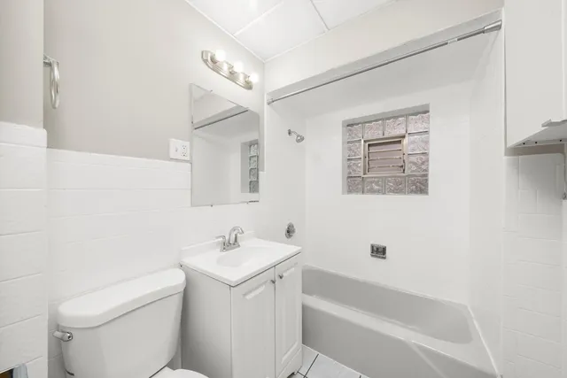 $2,495 | 2420 South Oakley Avenue, Unit 2, Chicago, IL 60608