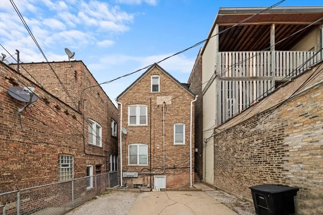 $2,495 | 2420 South Oakley Avenue, Unit 2, Chicago, IL 60608