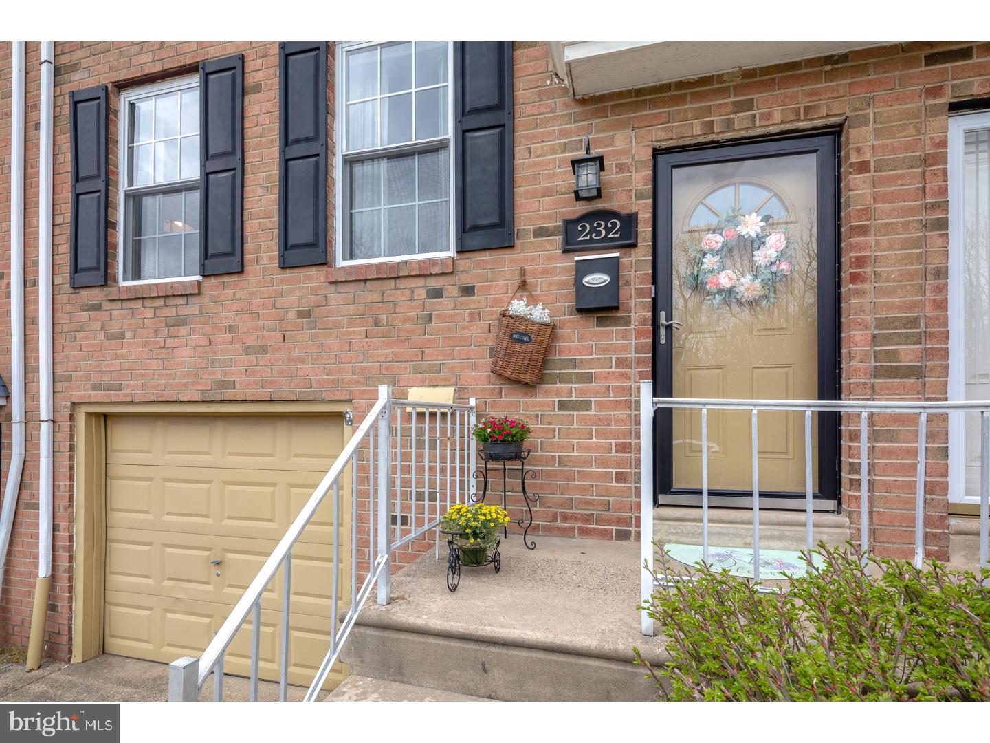 232 Wickley Road Philadelphia, PA 19154 - Photo 2 of 25