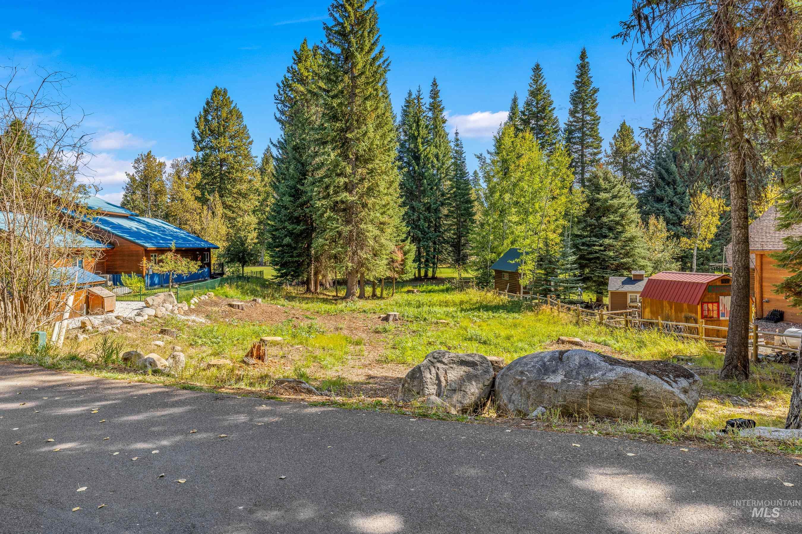 1365 Divot Lane McCall, ID 83638 - Photo 19 of 34 View of yard