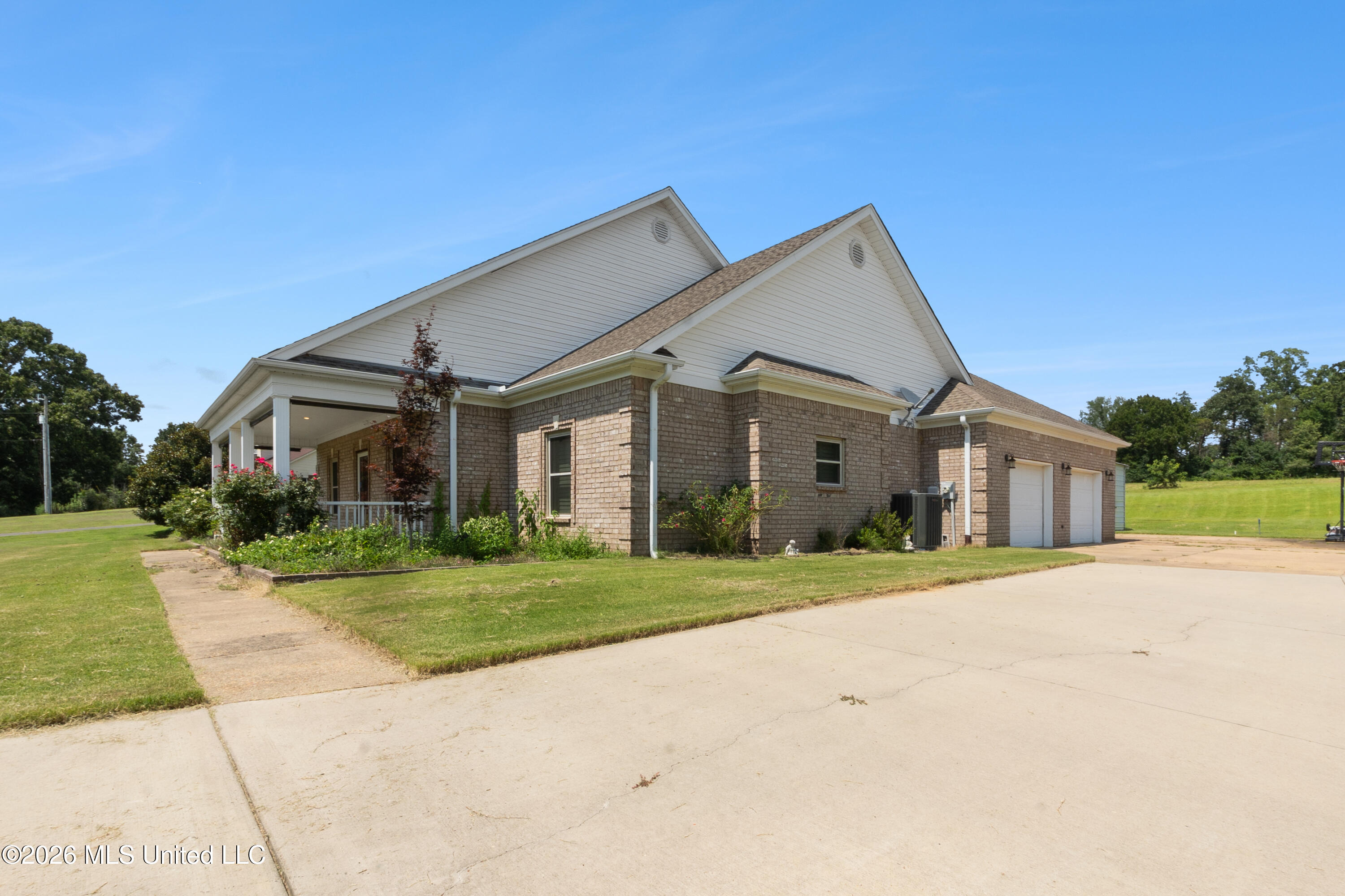 384 Moore Crossing Byhalia, MS 38611 - Photo 3 of 38 DSC07662