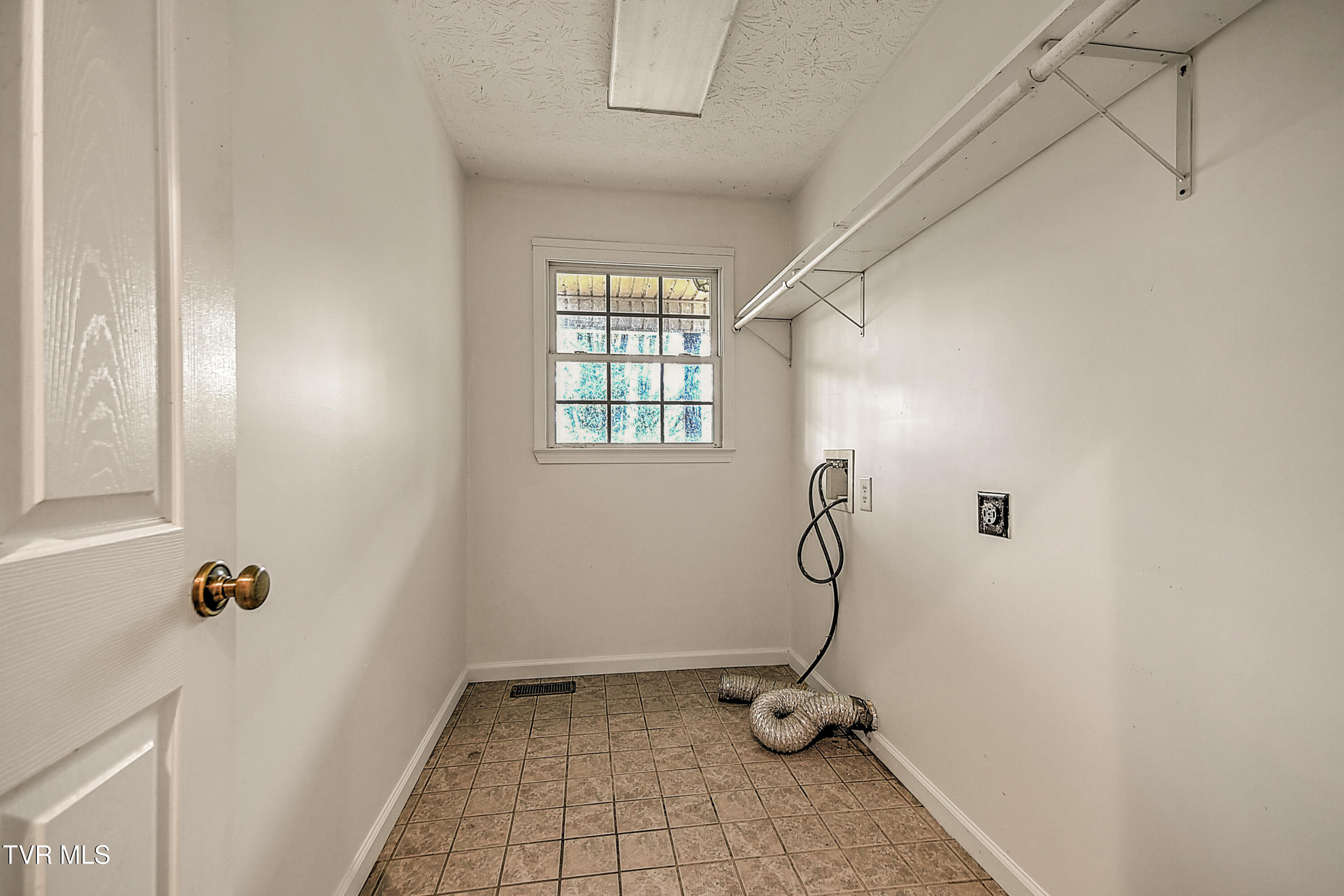 1711 Granby Road Kingsport, TN 37660 - Photo 14 of 30 1171 Granby AP-18