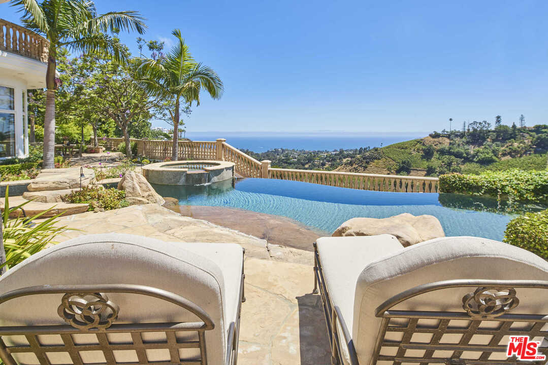 16300 Shadow Mountain Drive Pacific Palisades, CA 90272 - Photo 12 of 40