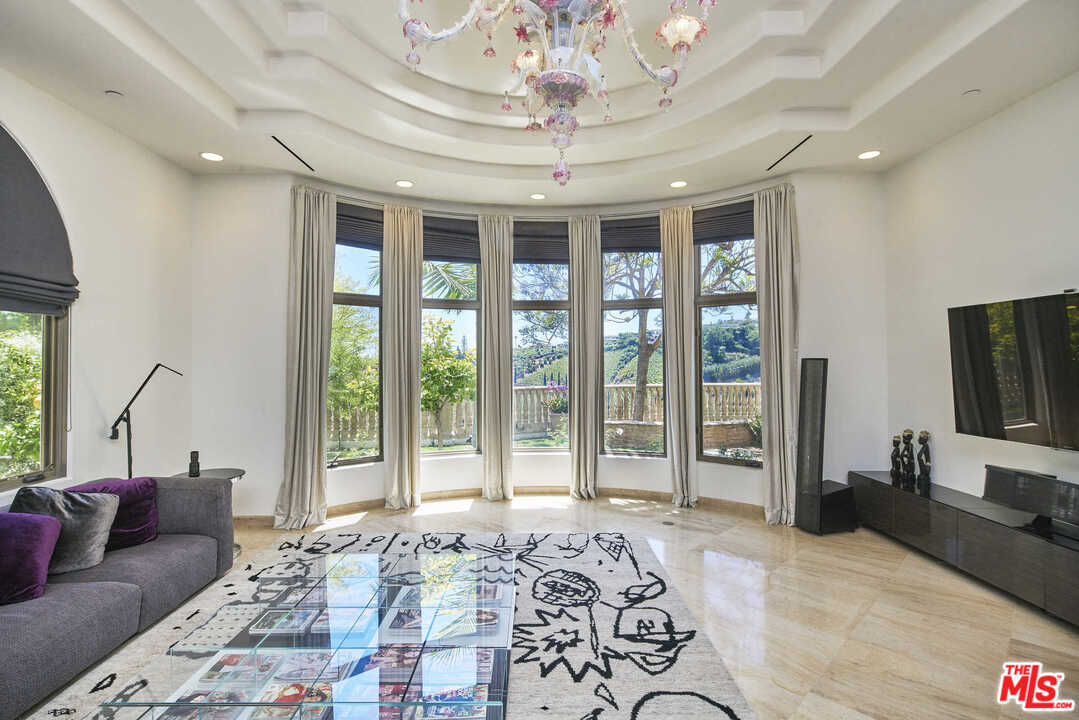 16300 Shadow Mountain Drive Pacific Palisades, CA 90272 - Photo 13 of 40