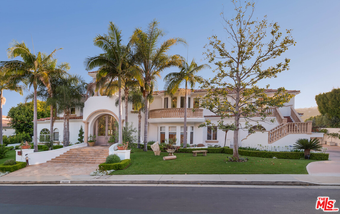 16300 Shadow Mountain Drive Pacific Palisades, CA 90272 - Photo 3 of 40