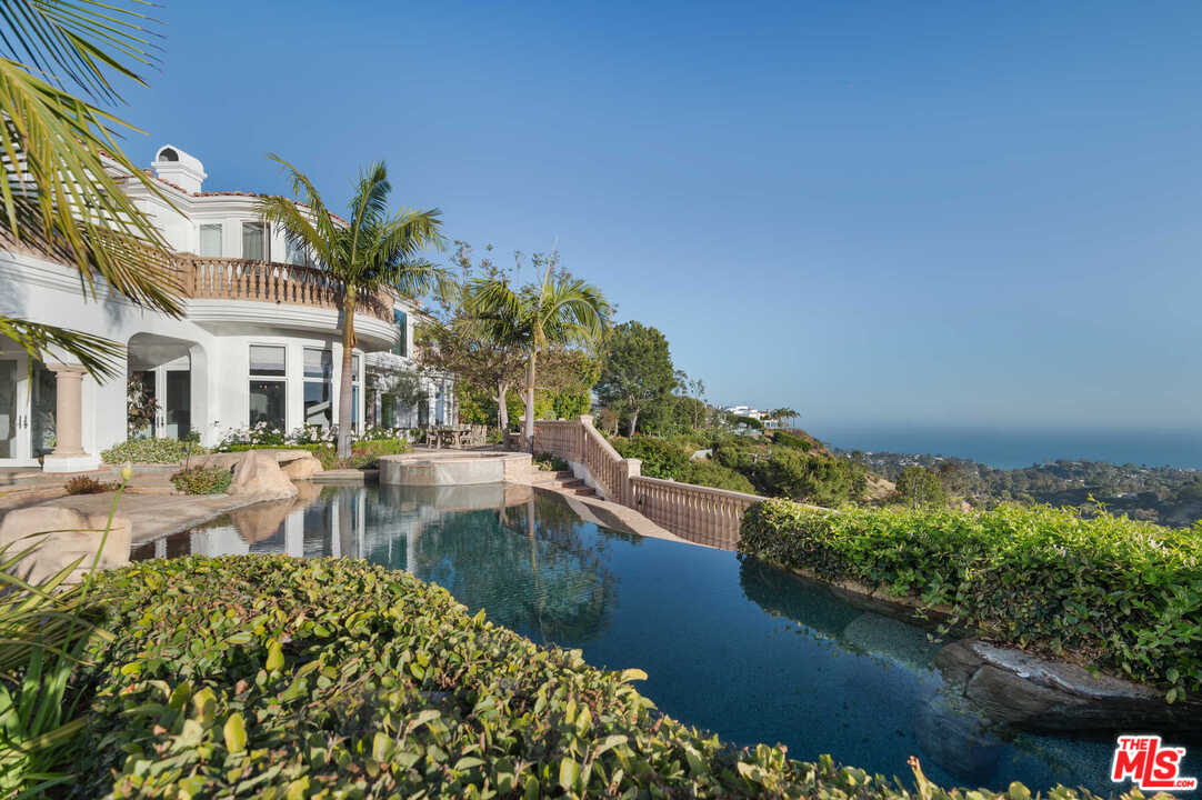 16300 Shadow Mountain Drive Pacific Palisades, CA 90272 - Photo 28 of 40