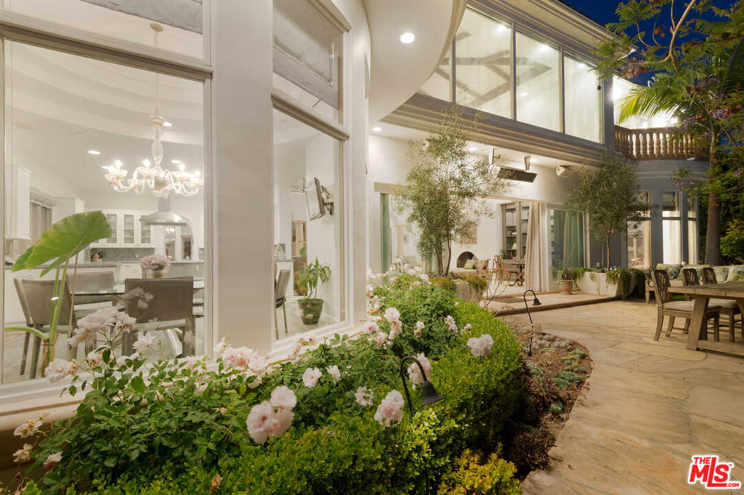 16300 Shadow Mountain Drive Pacific Palisades, CA 90272 - Photo 30 of 40