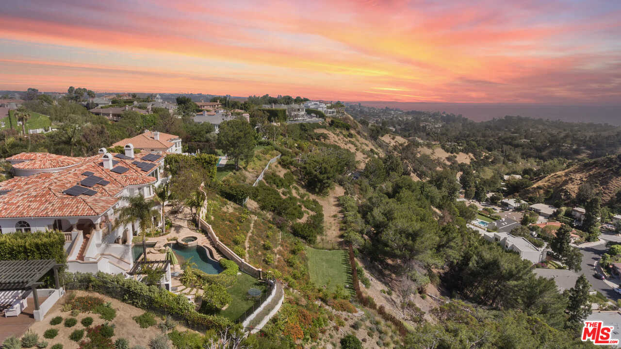 16300 Shadow Mountain Drive Pacific Palisades, CA 90272 - Photo 35 of 40