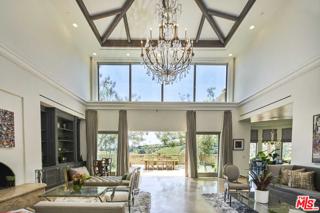 16300 Shadow Mountain Drive Pacific Palisades, CA 90272 - Photo 5 of 40