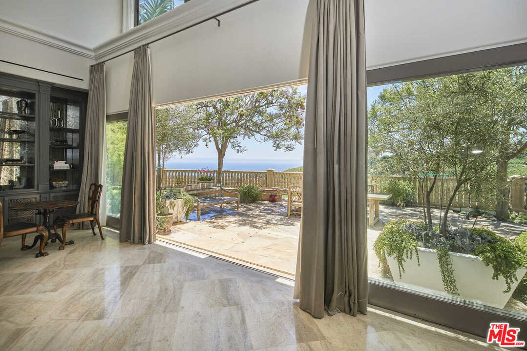 16300 Shadow Mountain Drive Pacific Palisades, CA 90272 - Photo 8 of 40