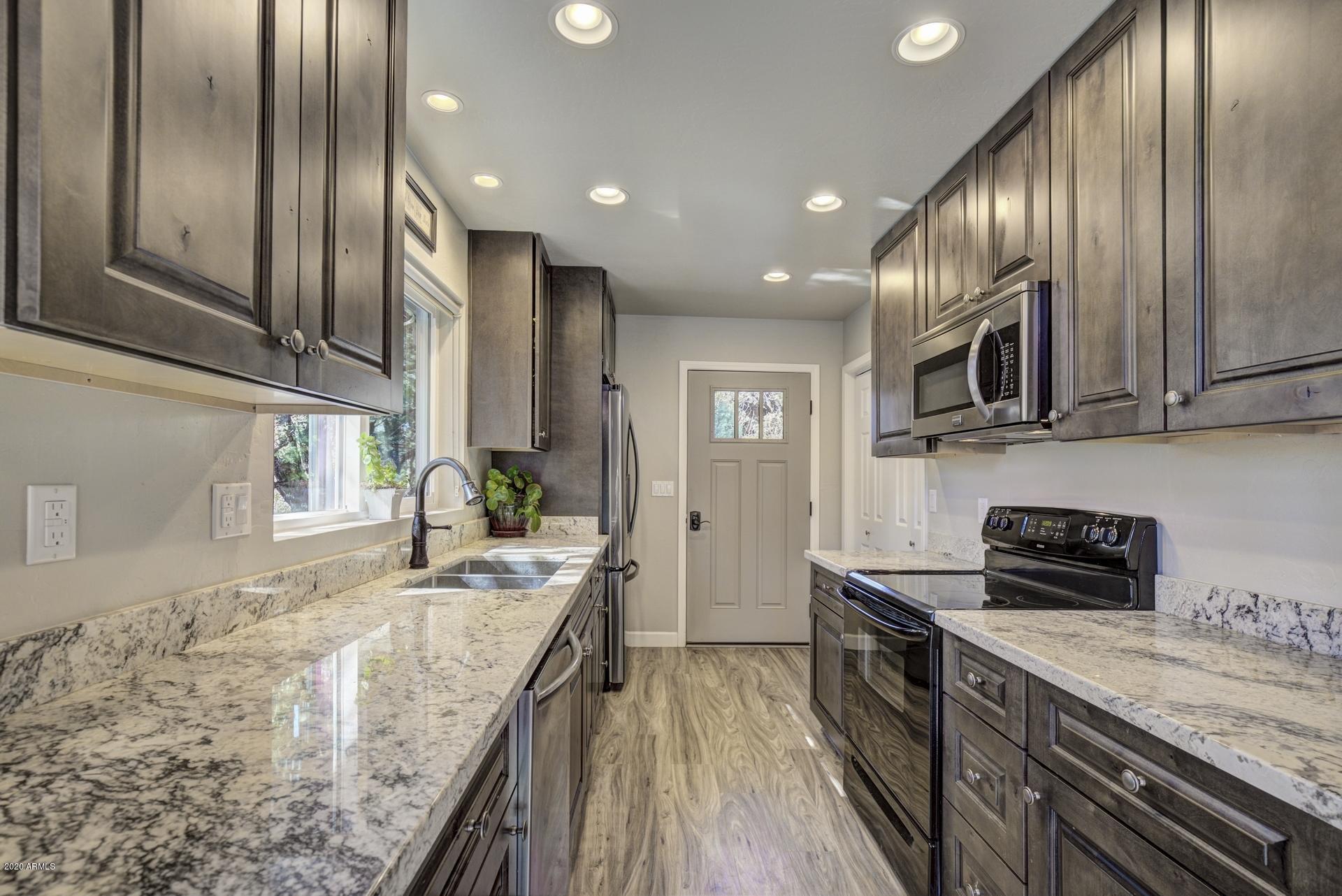 857 Verde Circle Payson, AZ 85541 - Photo 11 of 34 Kitchen