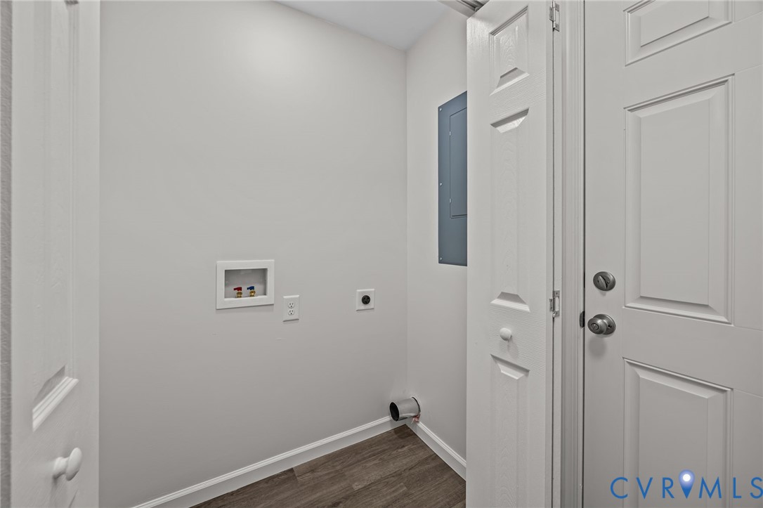 114 Huntington Road Colonial Heights, VA 23834 - Photo 12 of 40 a view of a bathroom