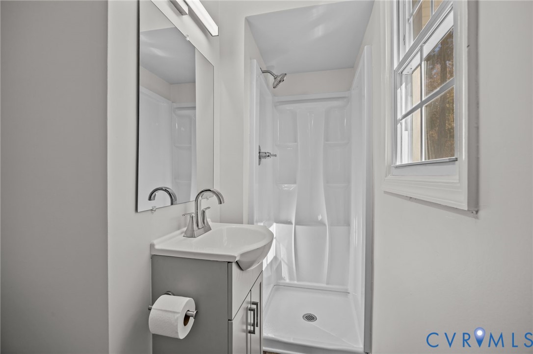 114 Huntington Road Colonial Heights, VA 23834 - Photo 14 of 40 a bathroom with a sink a mirror and shower