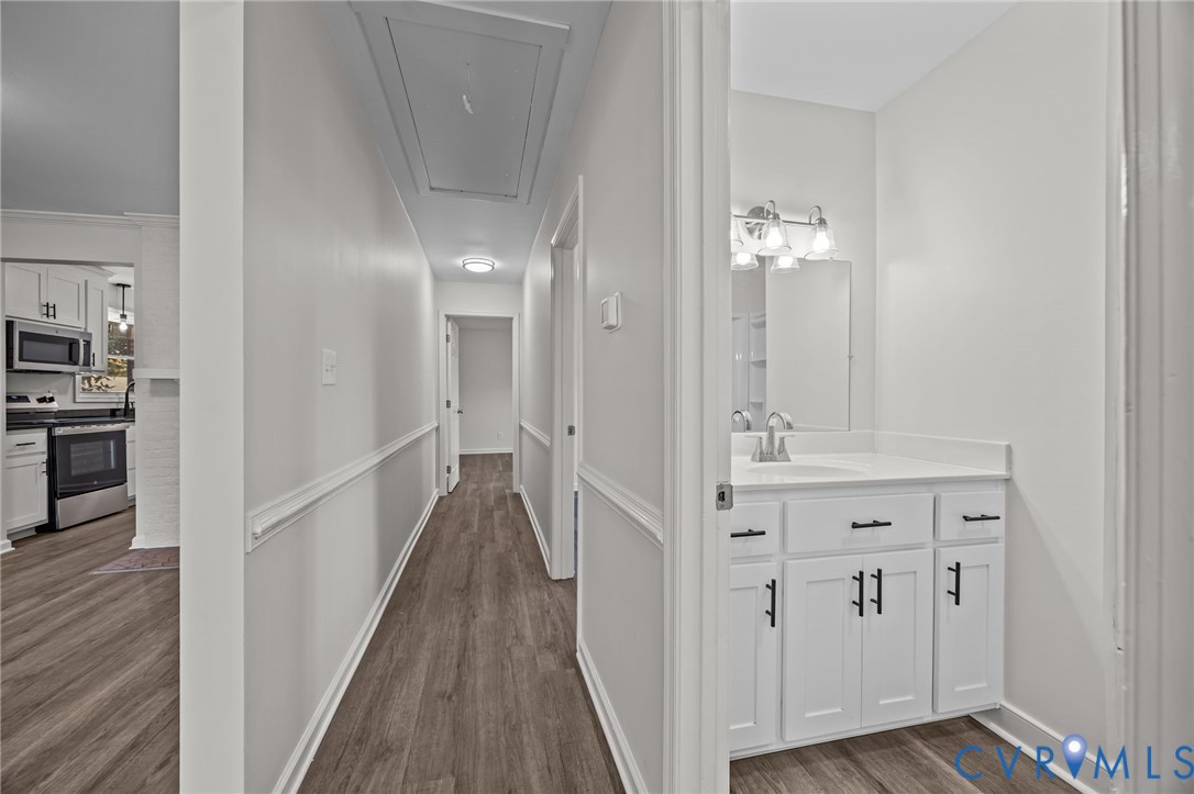 114 Huntington Road Colonial Heights, VA 23834 - Photo 19 of 40 a bathroom with a sink and a mirror