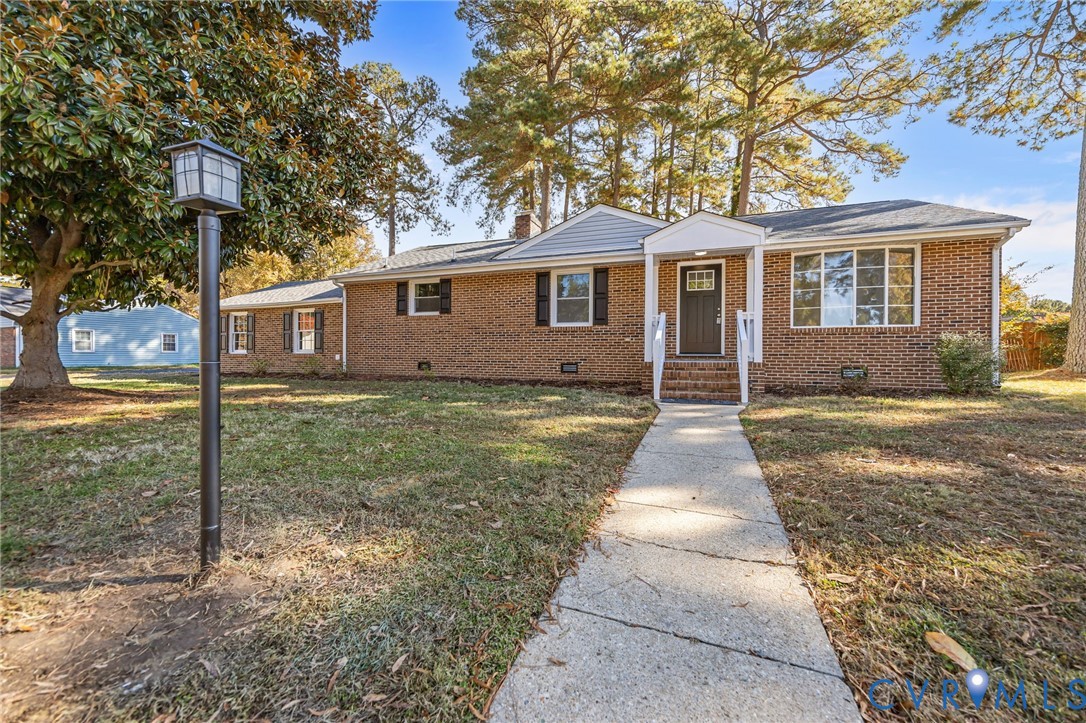 114 Huntington Road Colonial Heights, VA 23834 - Photo 29 of 40 a front view of a house with garden