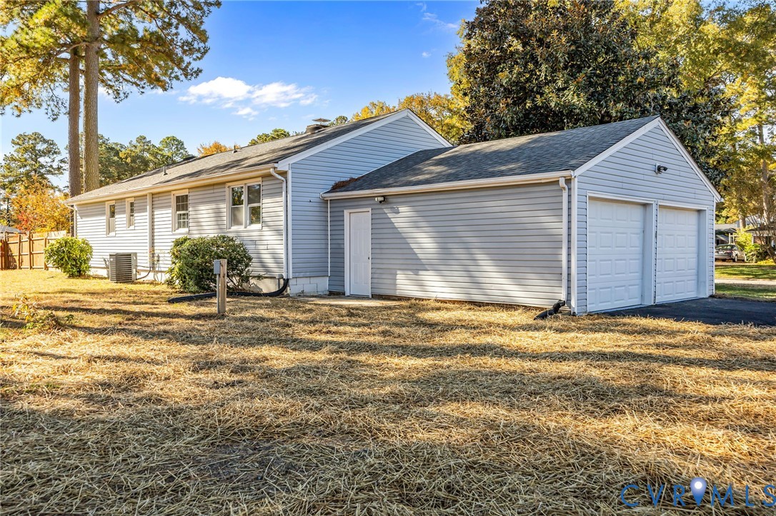 114 Huntington Road Colonial Heights, VA 23834 - Photo 31 of 40 a front view of a house with garden